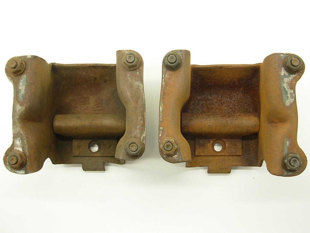 Engine Pedestal / Frame Bracket - Coupe - PAIR - Used ~ 1971 - 1972 Mercury Cougar / 1971 - 1972 Ford Mustang - 25305